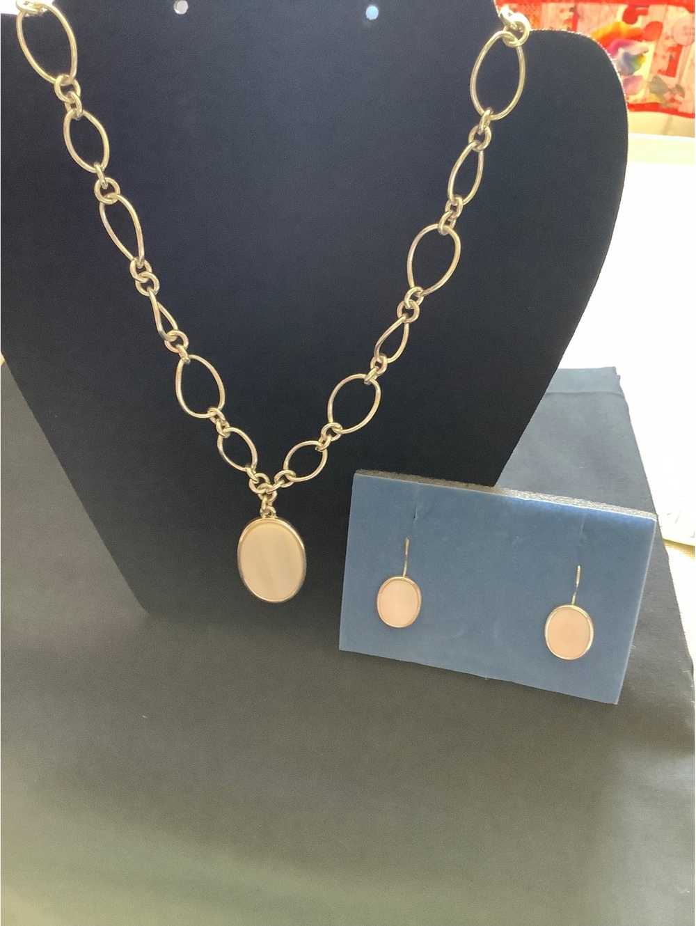 Mother of Pearl Disk Necklace & Earrings Gift Set Gold Tone Oval Pendant